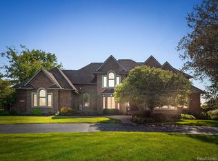 6400 Atlas Lake Dr, Goodrich, MI 48438