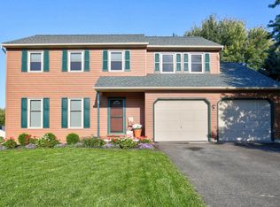 103 Woodcrest Dr, Lancaster, PA 17602