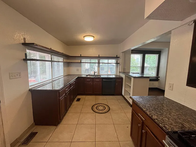 4100 Campbell St — Photo 17