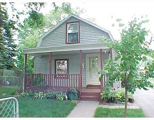 784 Davis St photo 1