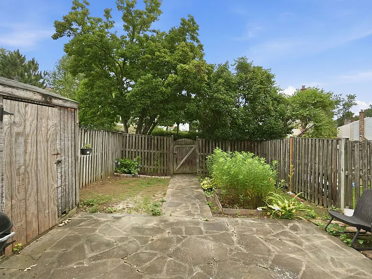 9018 Jersey Dr — Photo 25