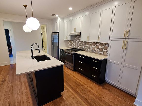 3rd image of 2832 Park St