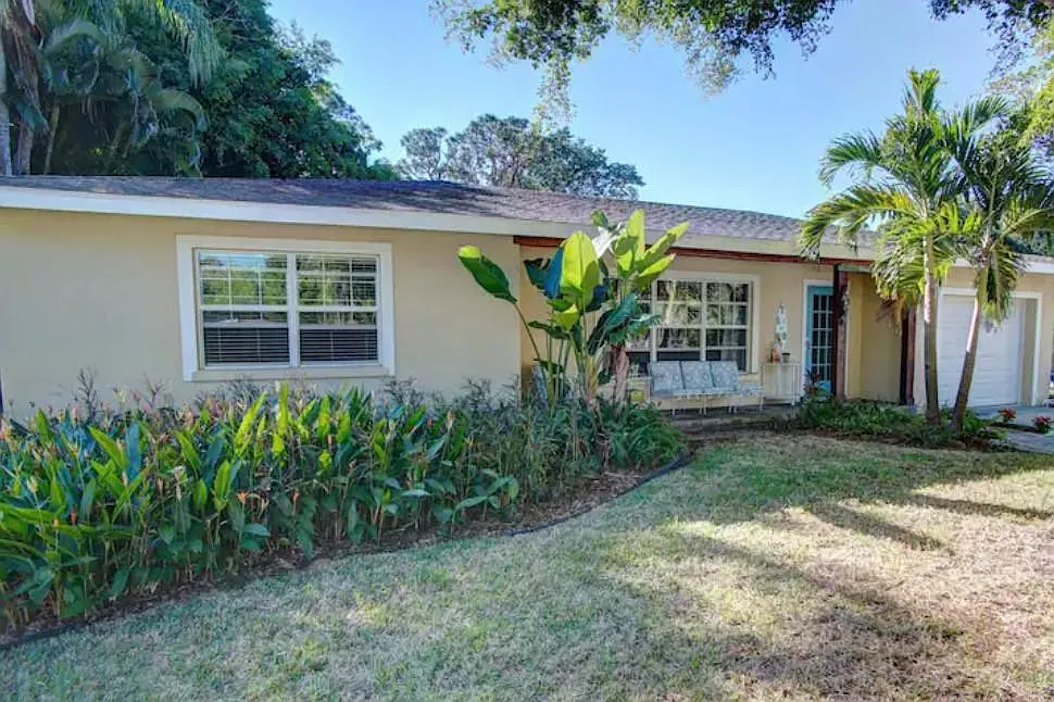 7609 Senrab Dr — Photo 2