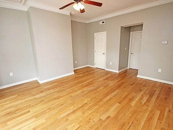 Unit 1 - Living Room W/ Flatscreen TV