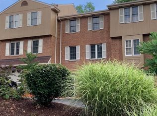 38 Hennig Dr, Pittsburgh, PA