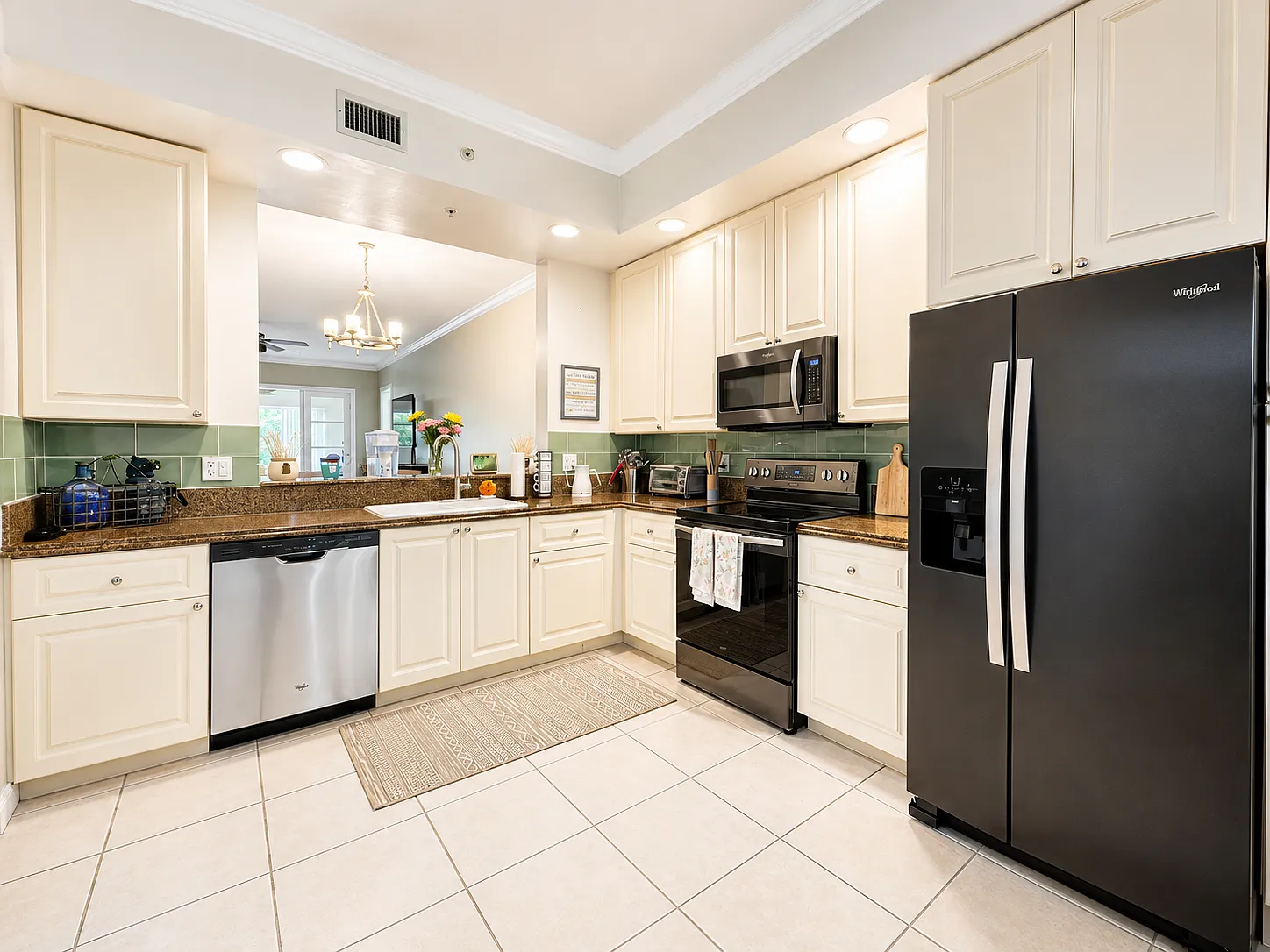 2 bed, 1989 sqft, $3,800 — Photo 3