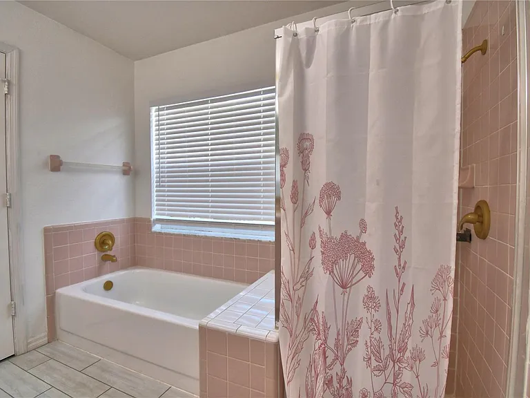 2935 Dickens Cir — Photo 27