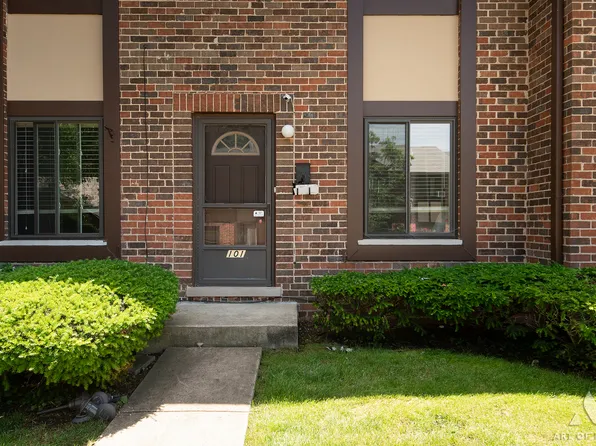 18W101 Standish Ln, Villa Park, IL 60181