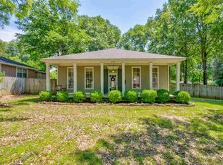 422 N Mendenhall Rd, Memphis, TN 38117