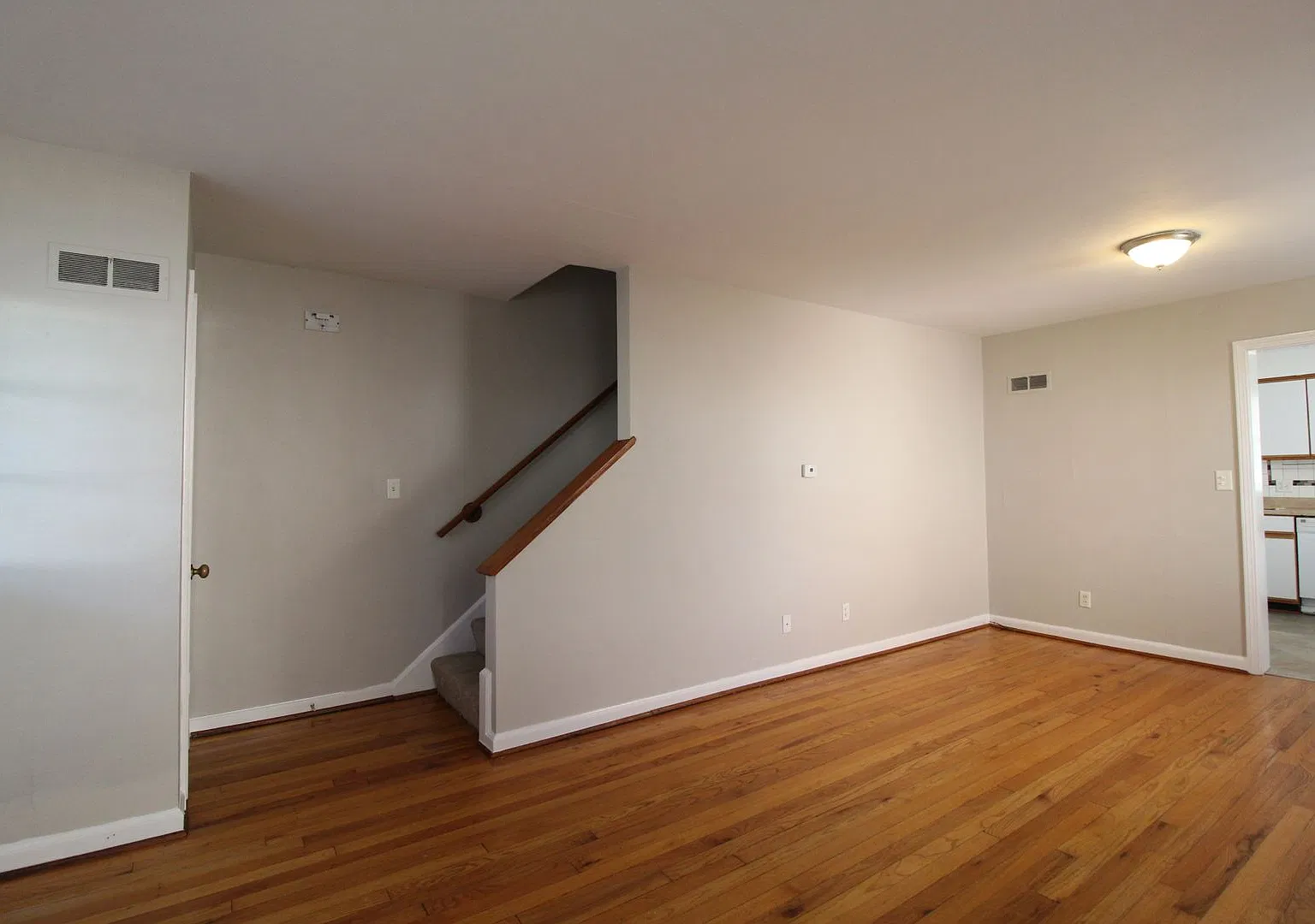 2 Bedroom 1 Bath Duplex in the Waldo Area — Photo 2