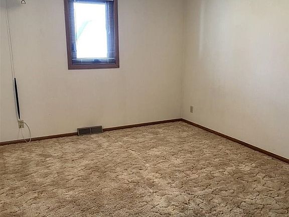 4th image of 411 E Walnut Ave