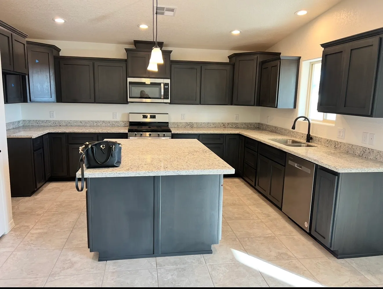 4 bed, 1759 sqft, $2,100 — Photo 3