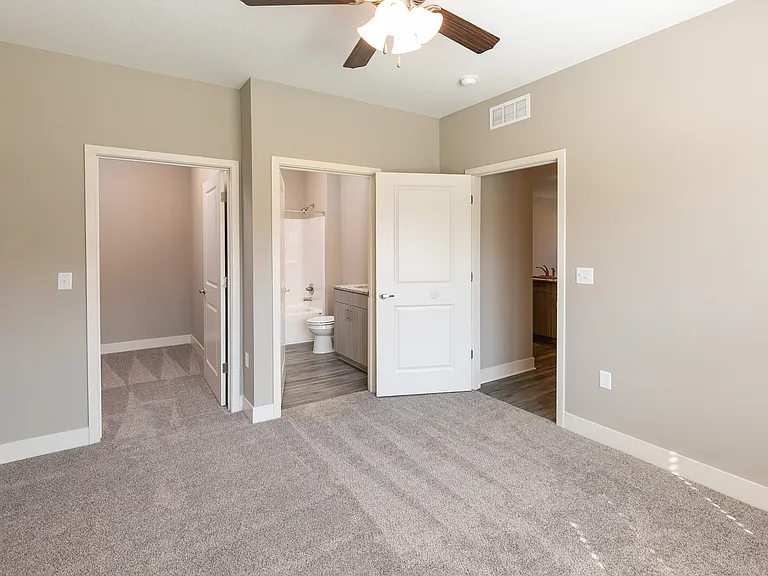 Brighton Crossing Apartments — Photo 46