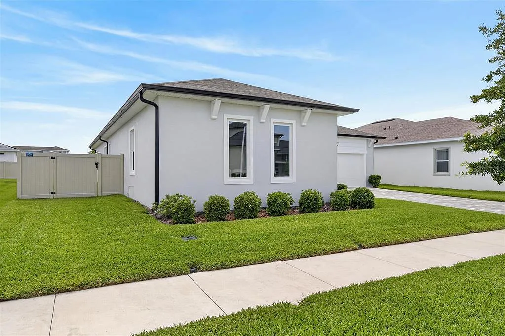 4 bed, 3.0 bath, 2497 sqft, $4,195 — Photo 4