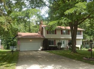 559 Treeside Dr, Stow, OH 44224