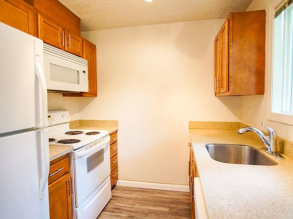 5th image of 3595 Cedaroak Dr #31