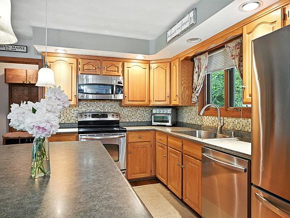 3rd image of 118 Bradford Lane
