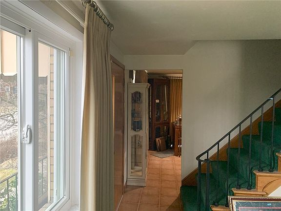 2nd image of 2372 Perricrest Dr