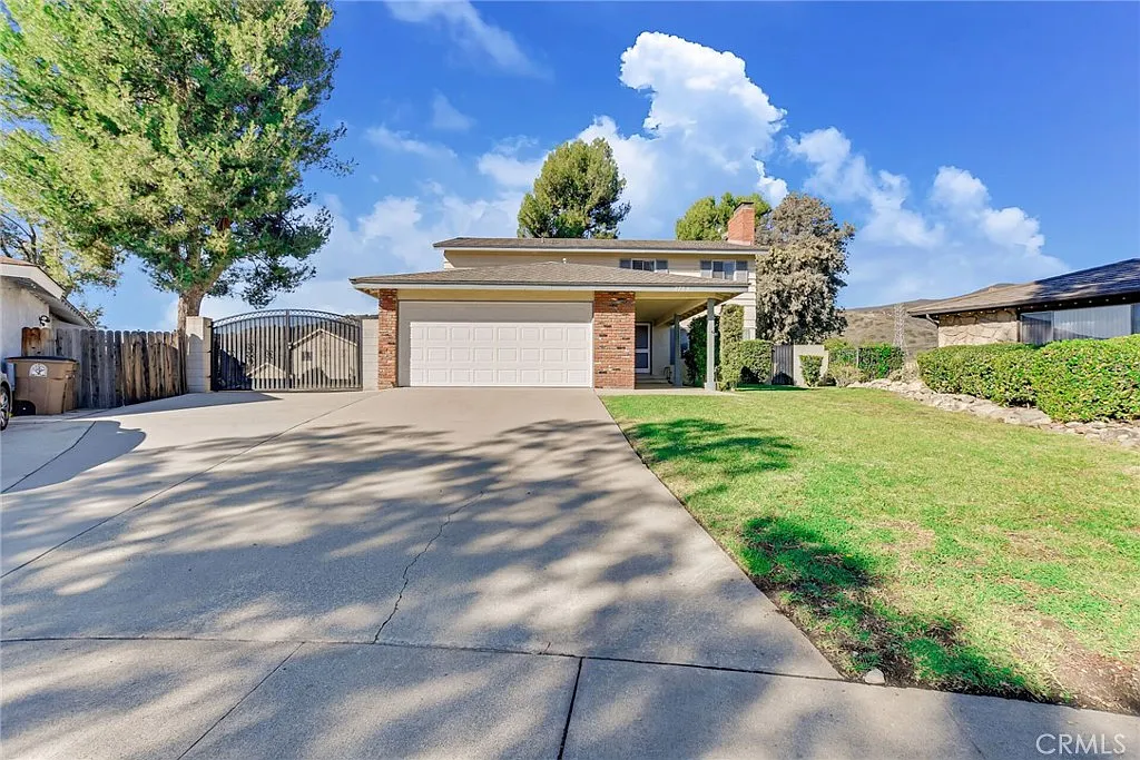 4 bed, 2.5 bath, 2160 sqft, $4,250 — Photo 1