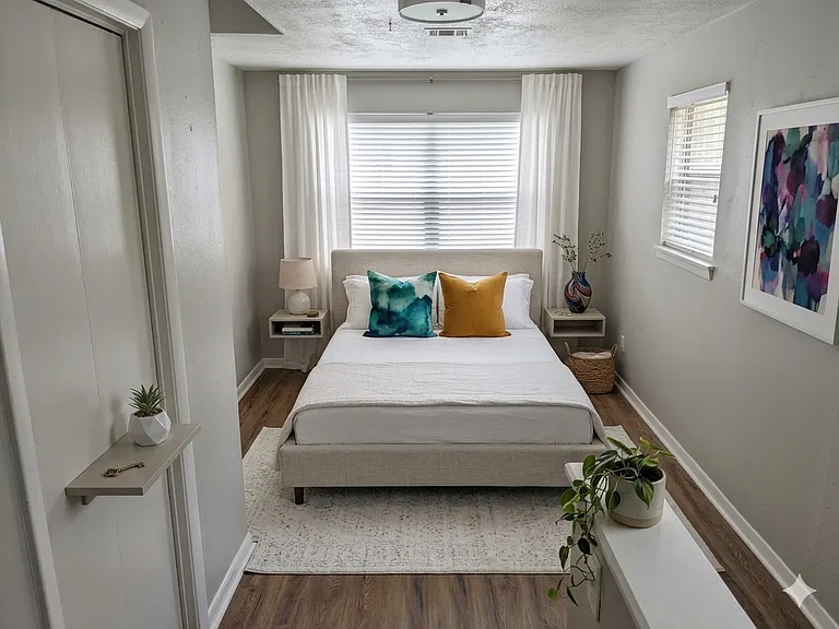 1027 W Apache St — Photo 13