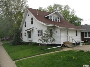 1230 Pershing Blvd, Clinton, IA 52732