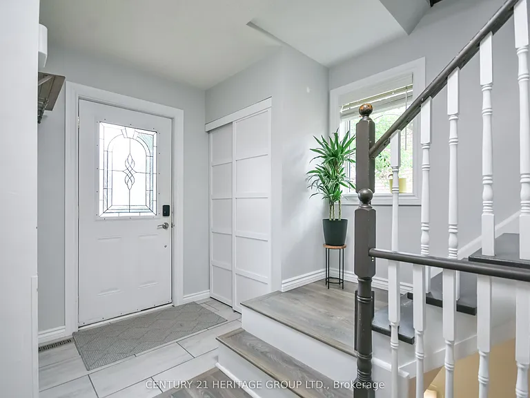 416 Sunnidale Rd — Photo 2