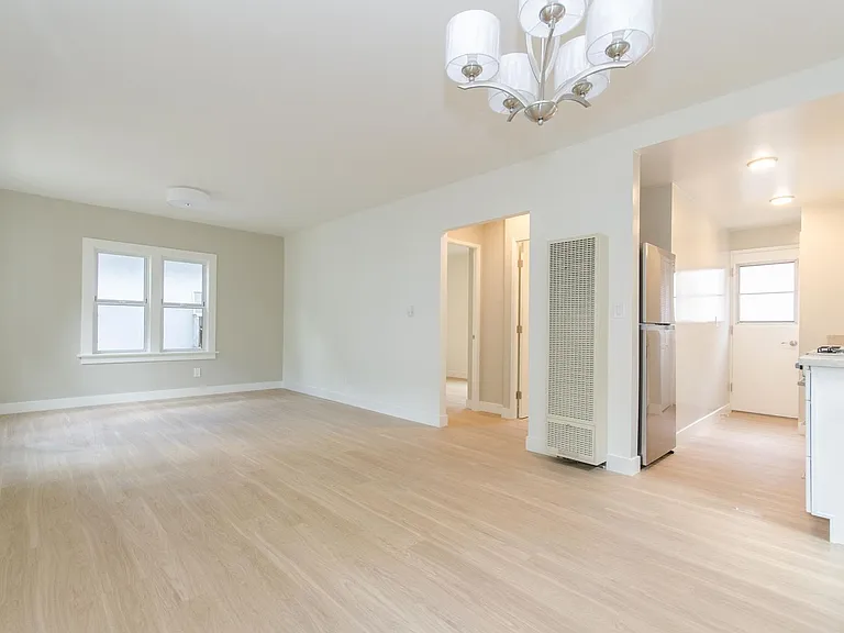 200-206 Maple — Photo 32