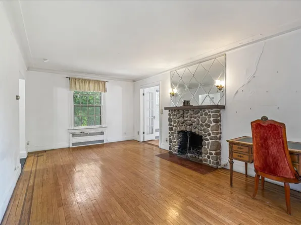 180-19 Grand Central Parkway image 3 of 24