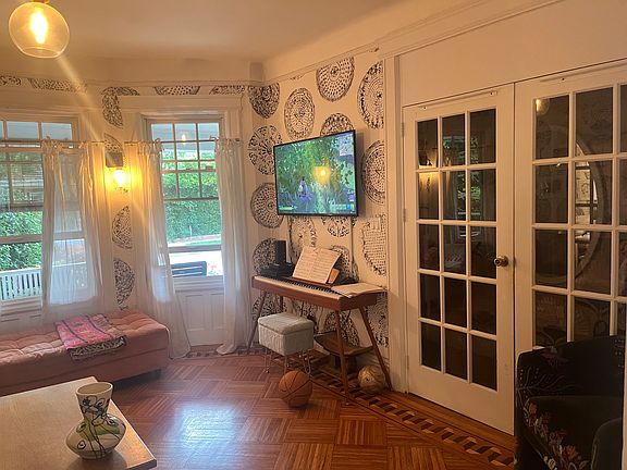 3rd image of 551 Rugby Rd #1