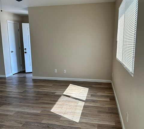 4th image of 2025 E Pontiac Way #207