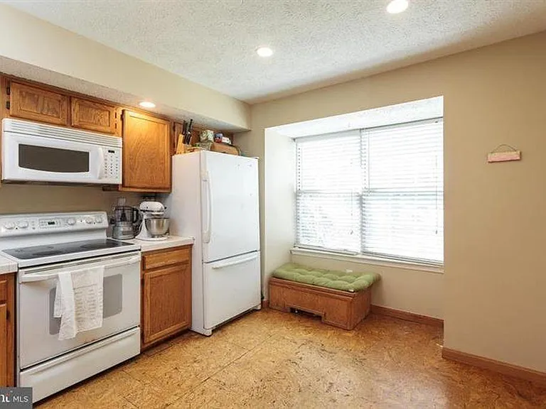 627 Lochern Ter — Photo 9