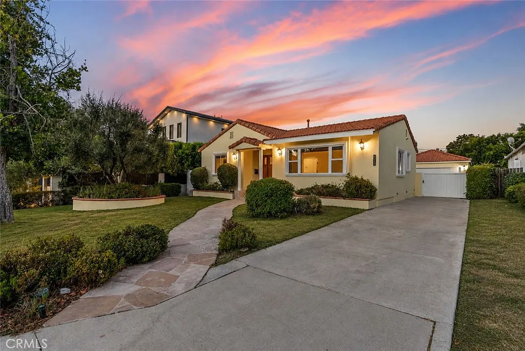 3 bed, 3.5 bath, 2023 sqft, $6,500 — Photo 2