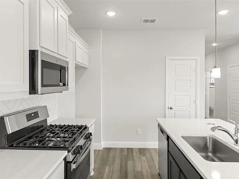 1060 Happy Holly Rd — Photo 12
