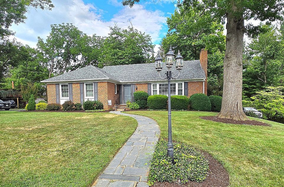 1st image of 15 Woodland Dr