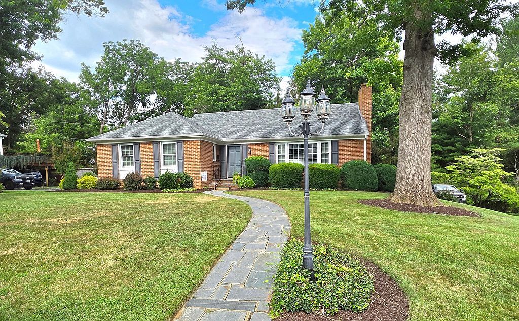 15 Woodland Dr - Property Image