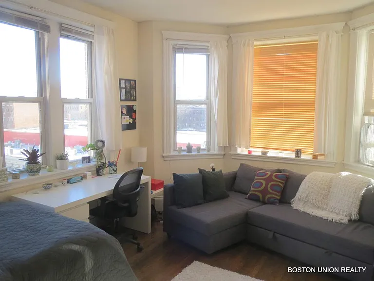 82 Peterborough St #20 — Photo 1