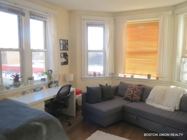 82 Peterborough St APT 20, Boston, MA 02215