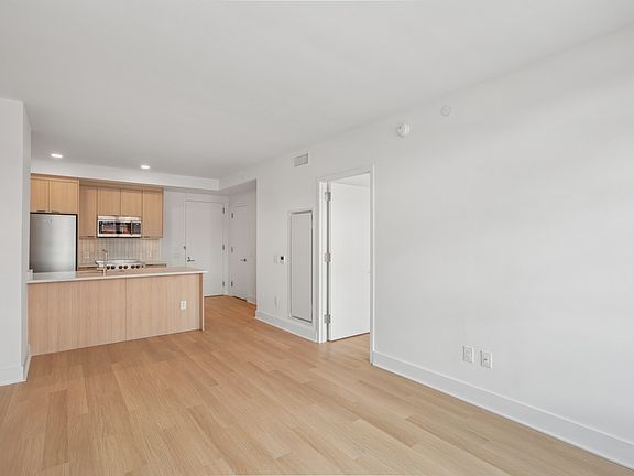 4th image of 499 President St #545