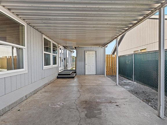 4th image of 2318 Lara Ln