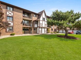 10531 S Roberts Rd APT 2D, Palos Hills, IL 60465