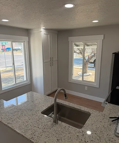 346 Carson Ave — Photo 18