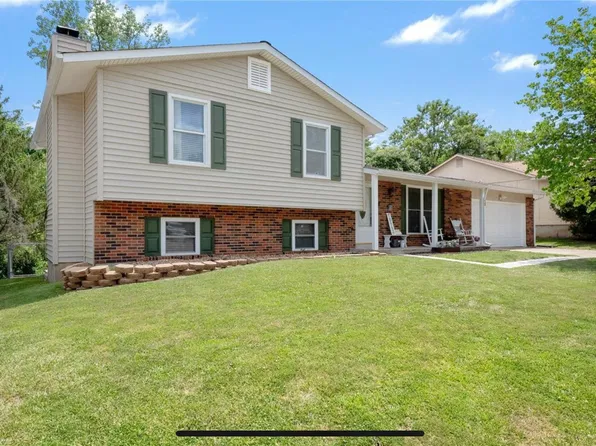 19 Country Creek Dr, Saint Peters, MO 63376