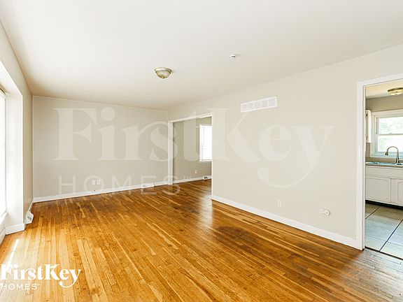 3rd image of 13110 Donnelly Ave