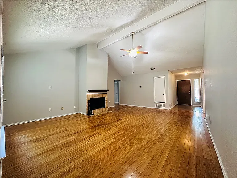 3117 Kingswood Dr — Photo 2