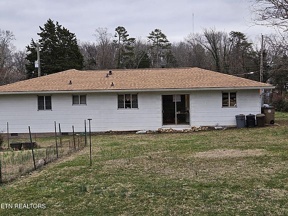 4th image of 1801 NE Charles Dr