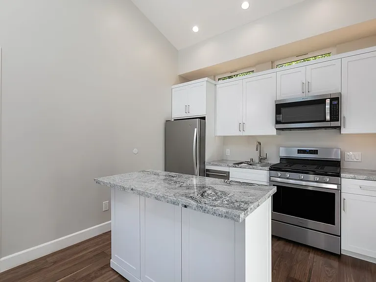 7849-7851 Airlane Ave — Photo 3