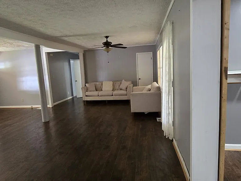 2865 Manor Ct — Photo 4