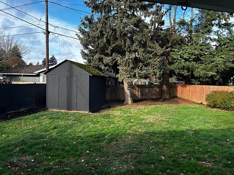 19885 NE Wasco St — Photo 2