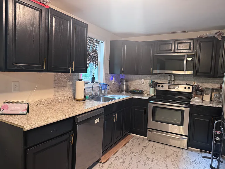 596 N Lakeshore Dr — Photo 3