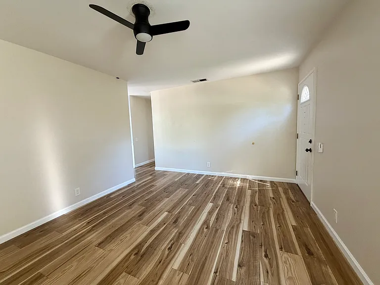 4937 Avenida De Angelina — Photo 7